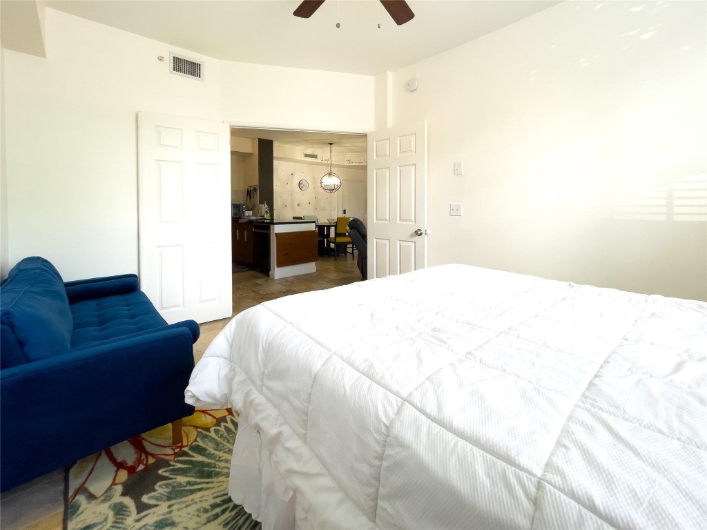 1900 Van Buren St 118B