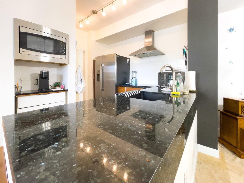 1900 Van Buren St 118B