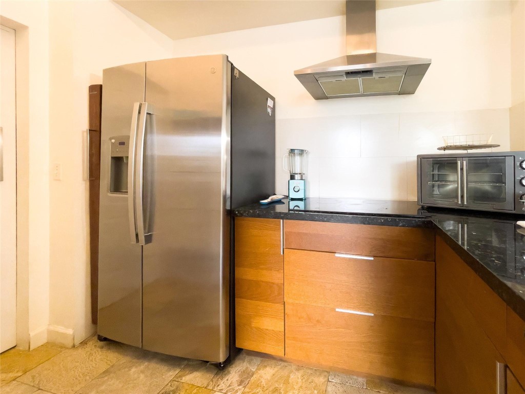 1900 Van Buren St 118B