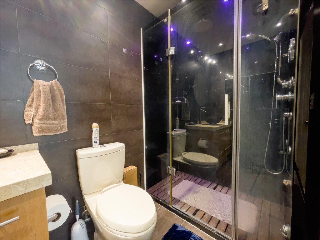 1900 Van Buren St 118B