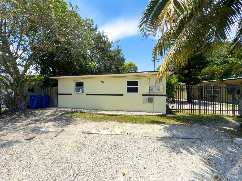 1717 NW 8th Pl 1