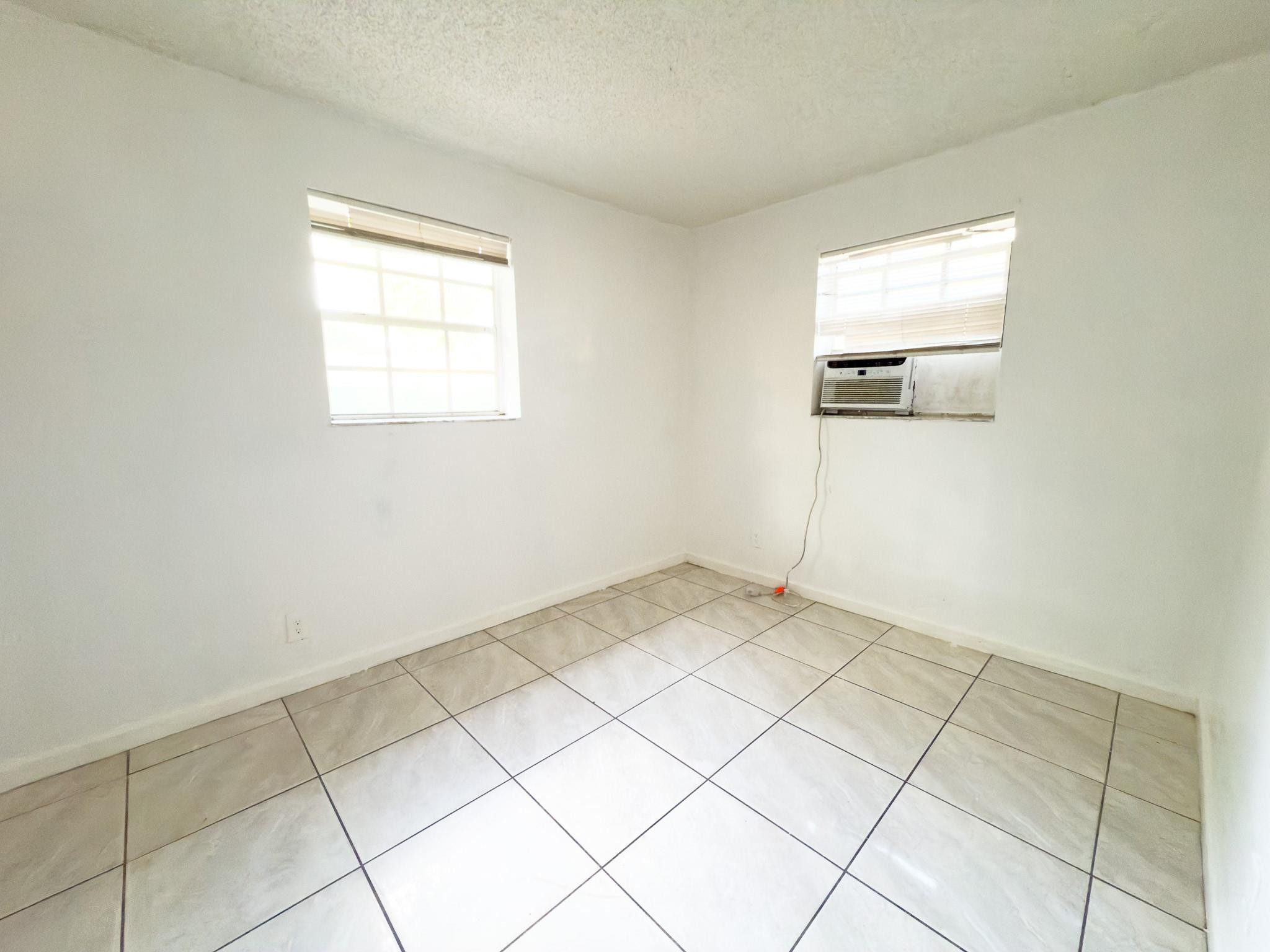 1717 NW 8th Pl 2