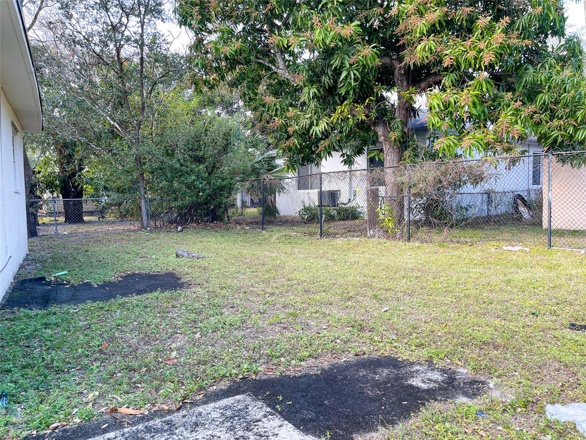 1717 NW 8th Pl 2