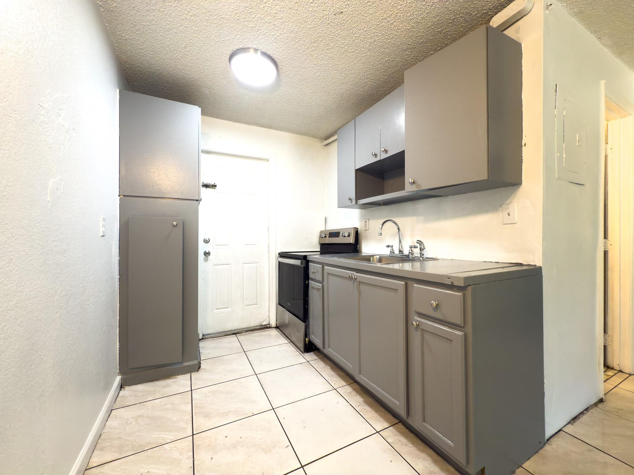 1717 NW 8th Pl 2