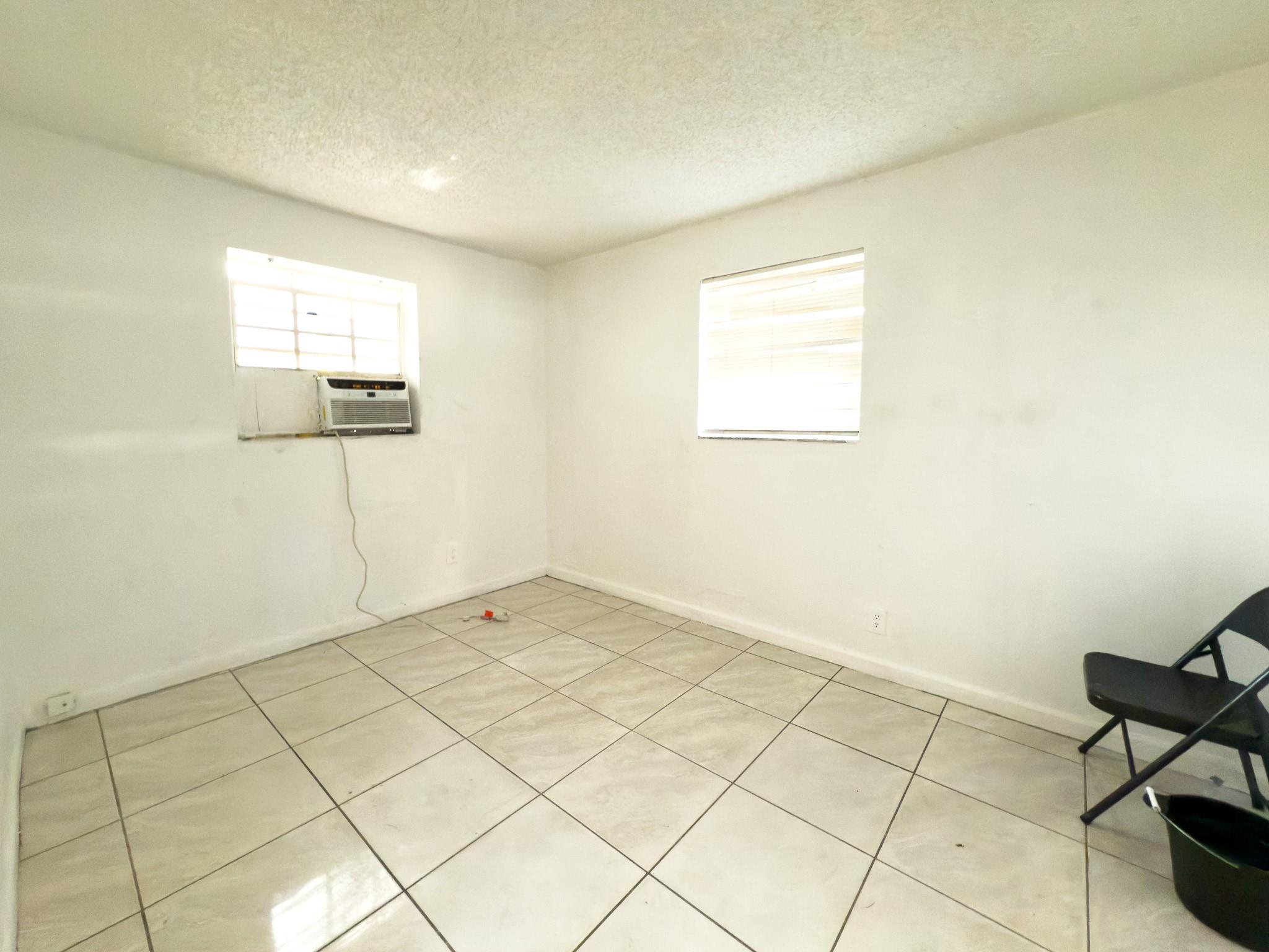 1717 NW 8th Pl 2