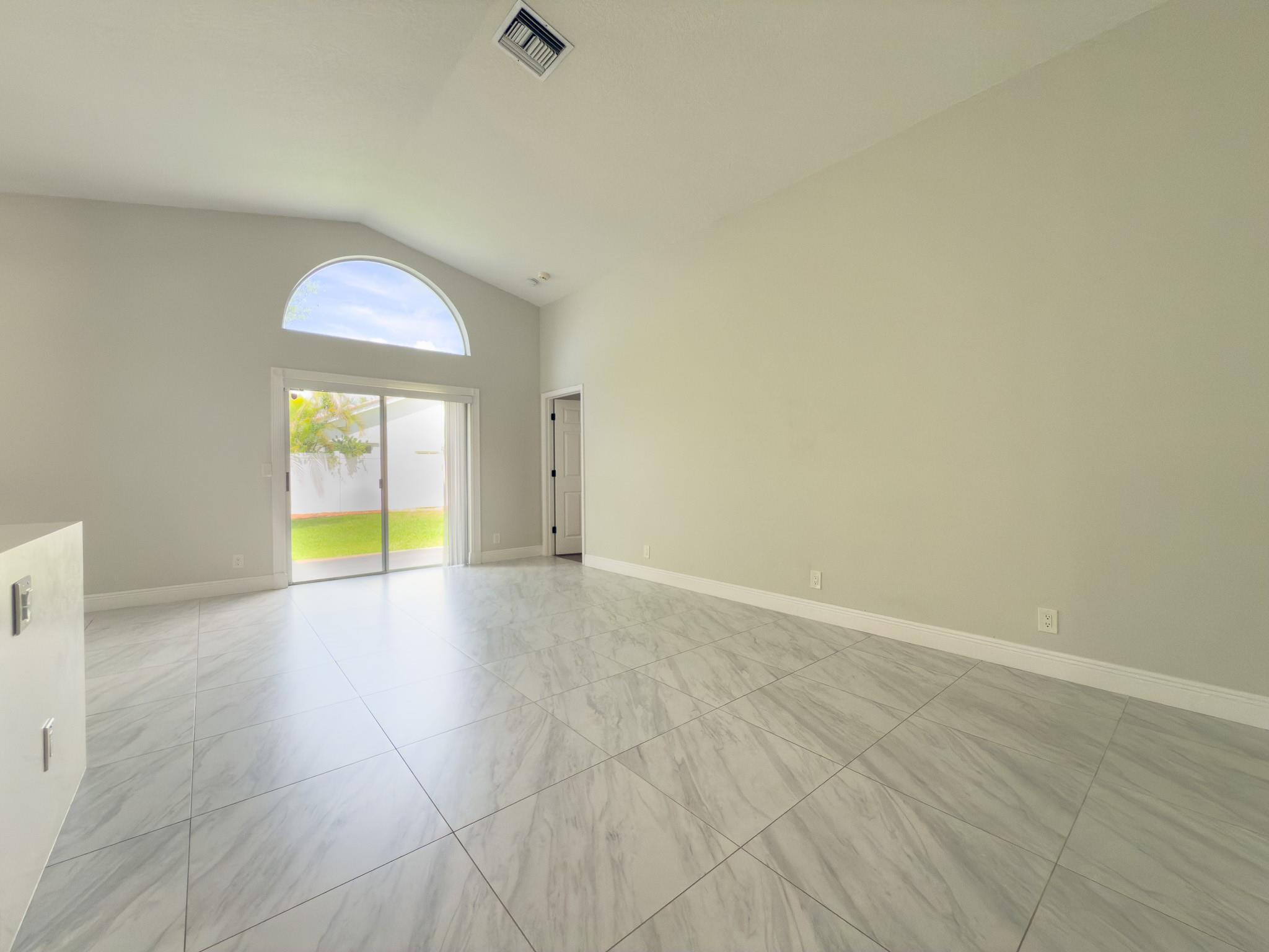 12204 Sunset Point Cir