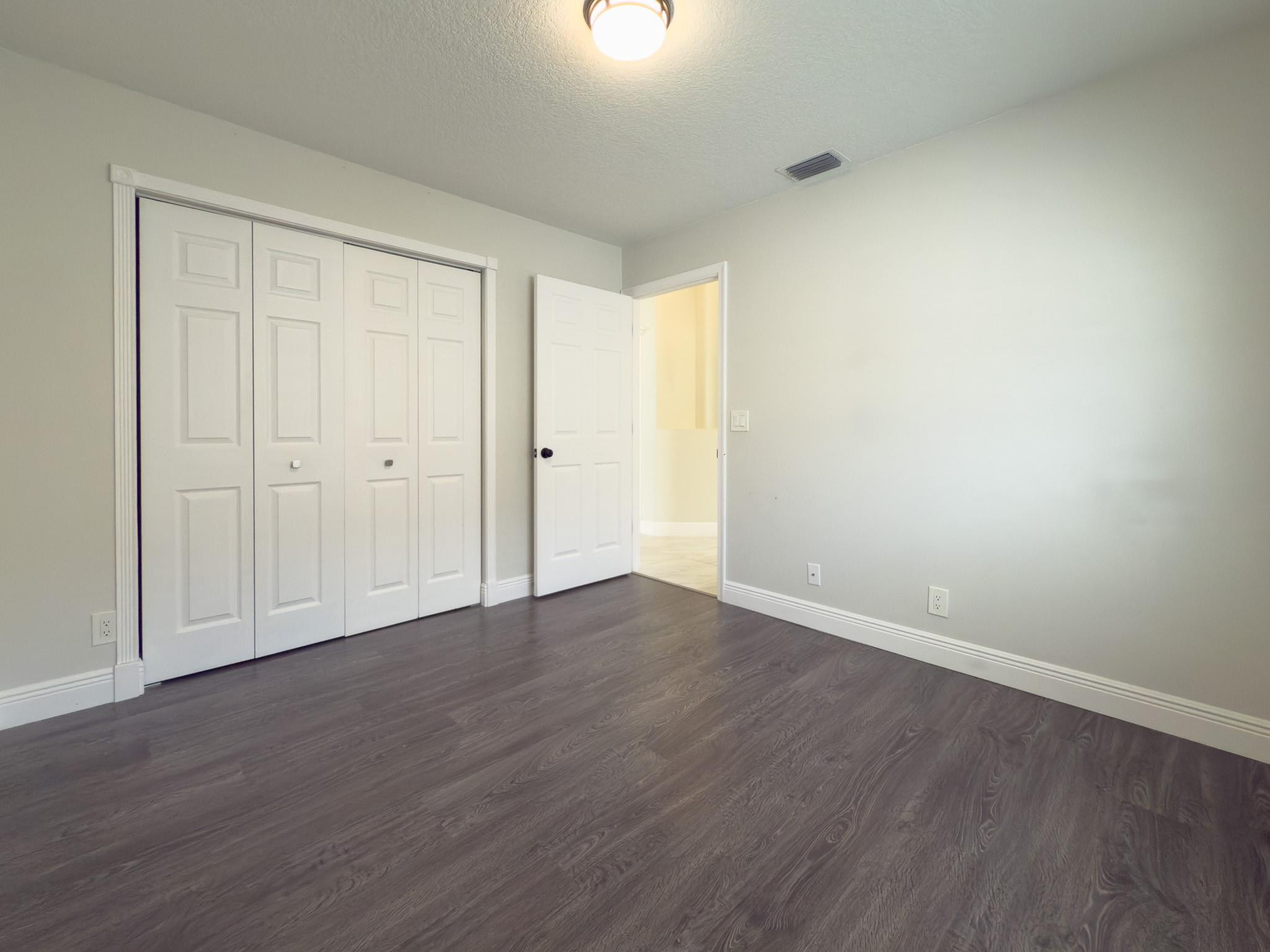 12204 Sunset Point Cir