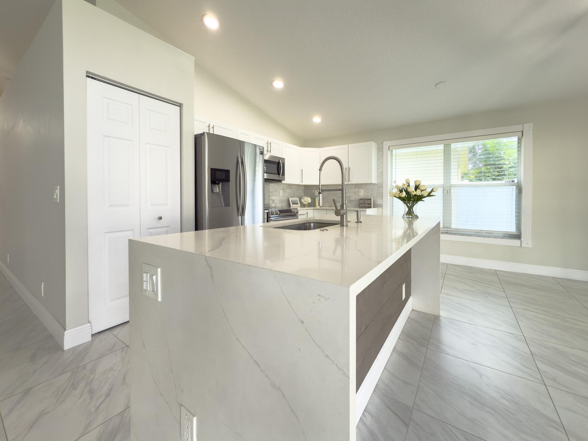 12204 Sunset Point Cir