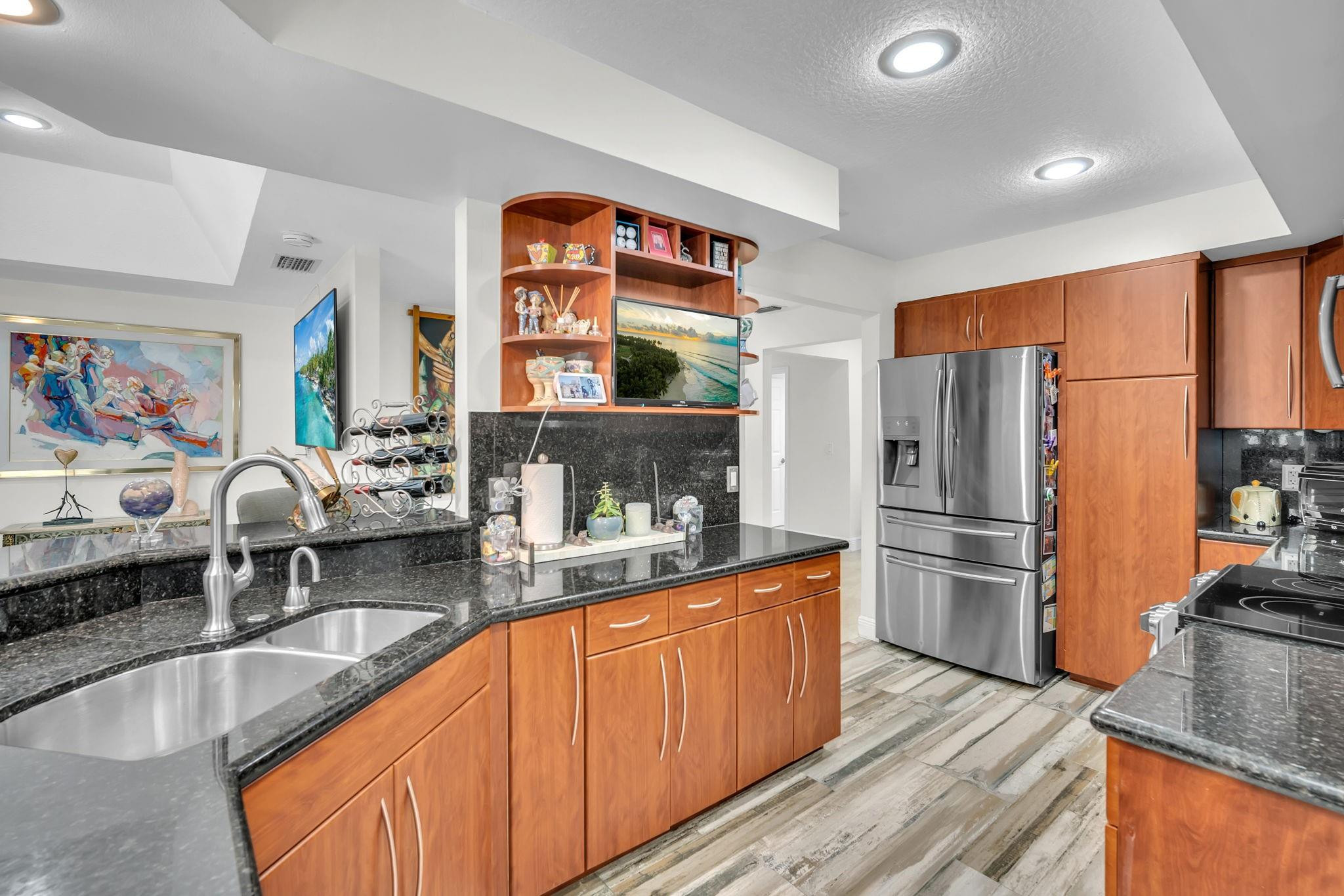 820 SW 87th Ter