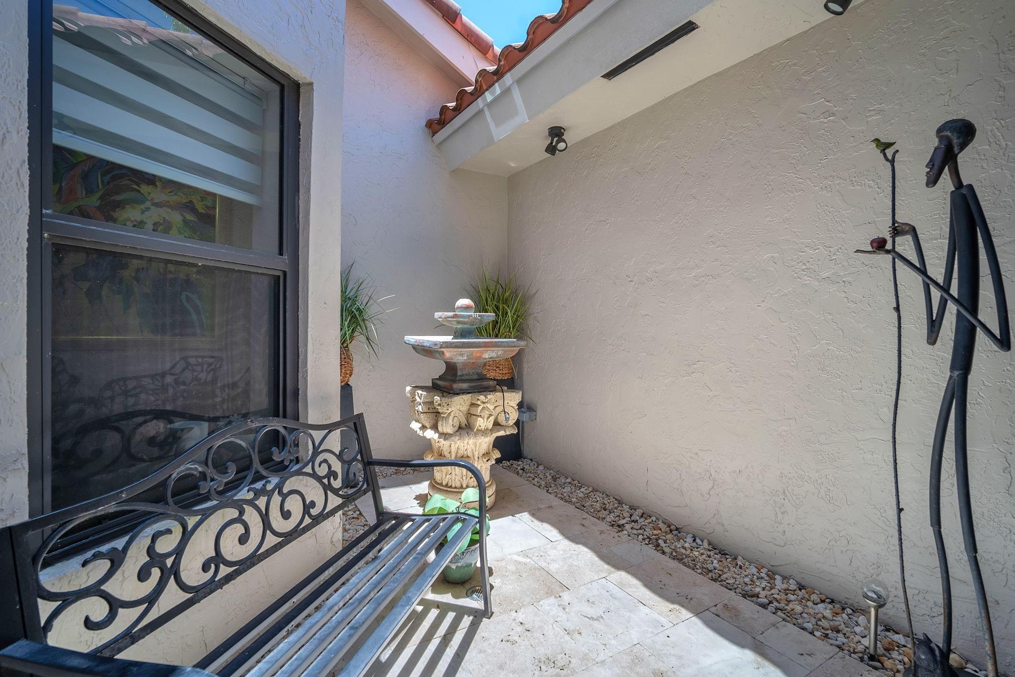 820 SW 87th Ter