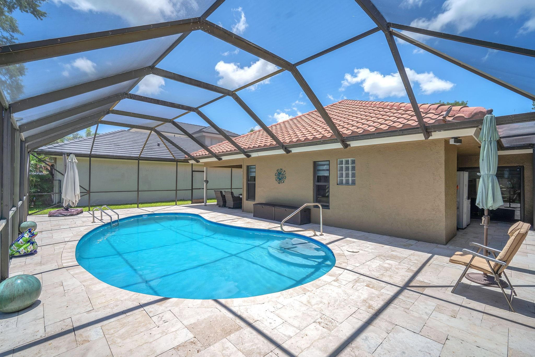 820 SW 87th Ter