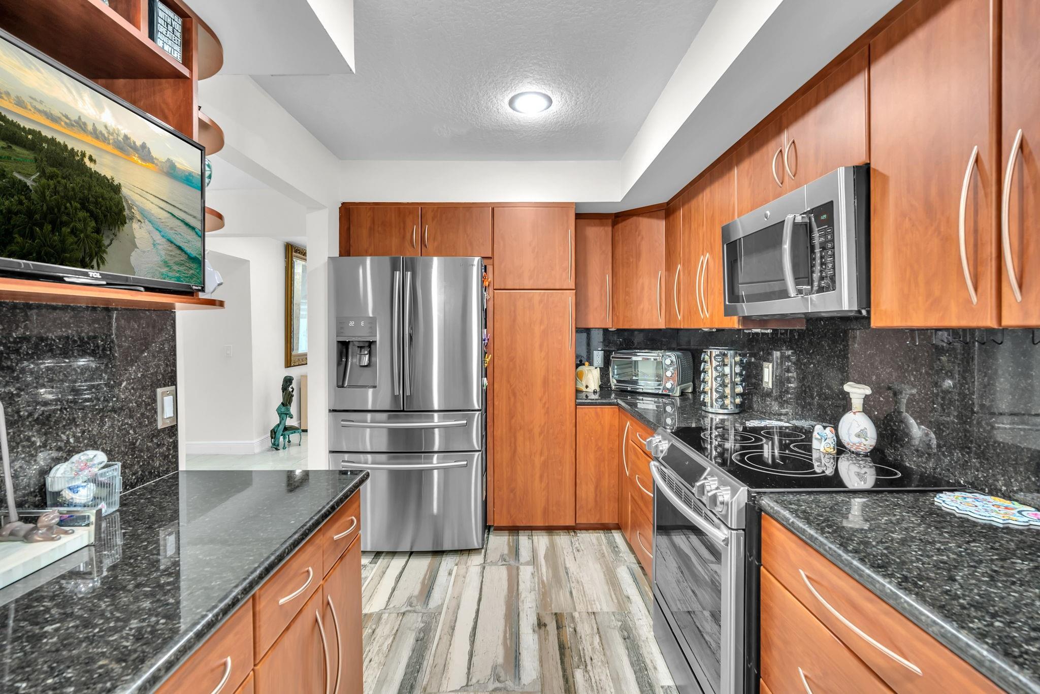 820 SW 87th Ter
