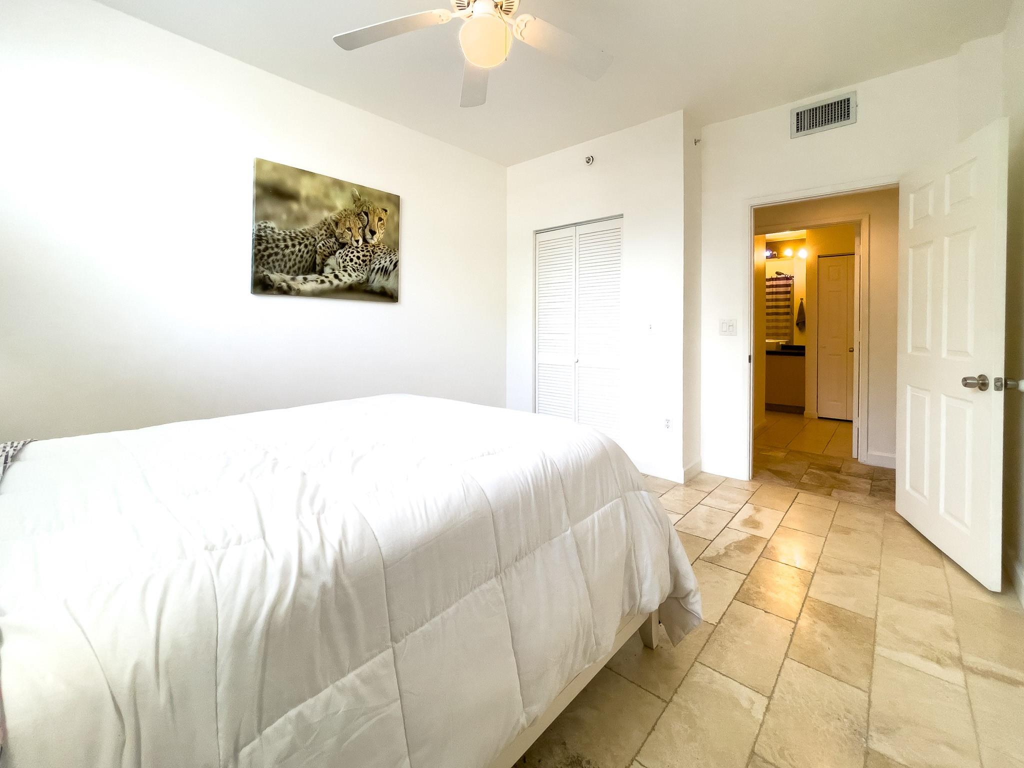 1900 Van Buren St 118B