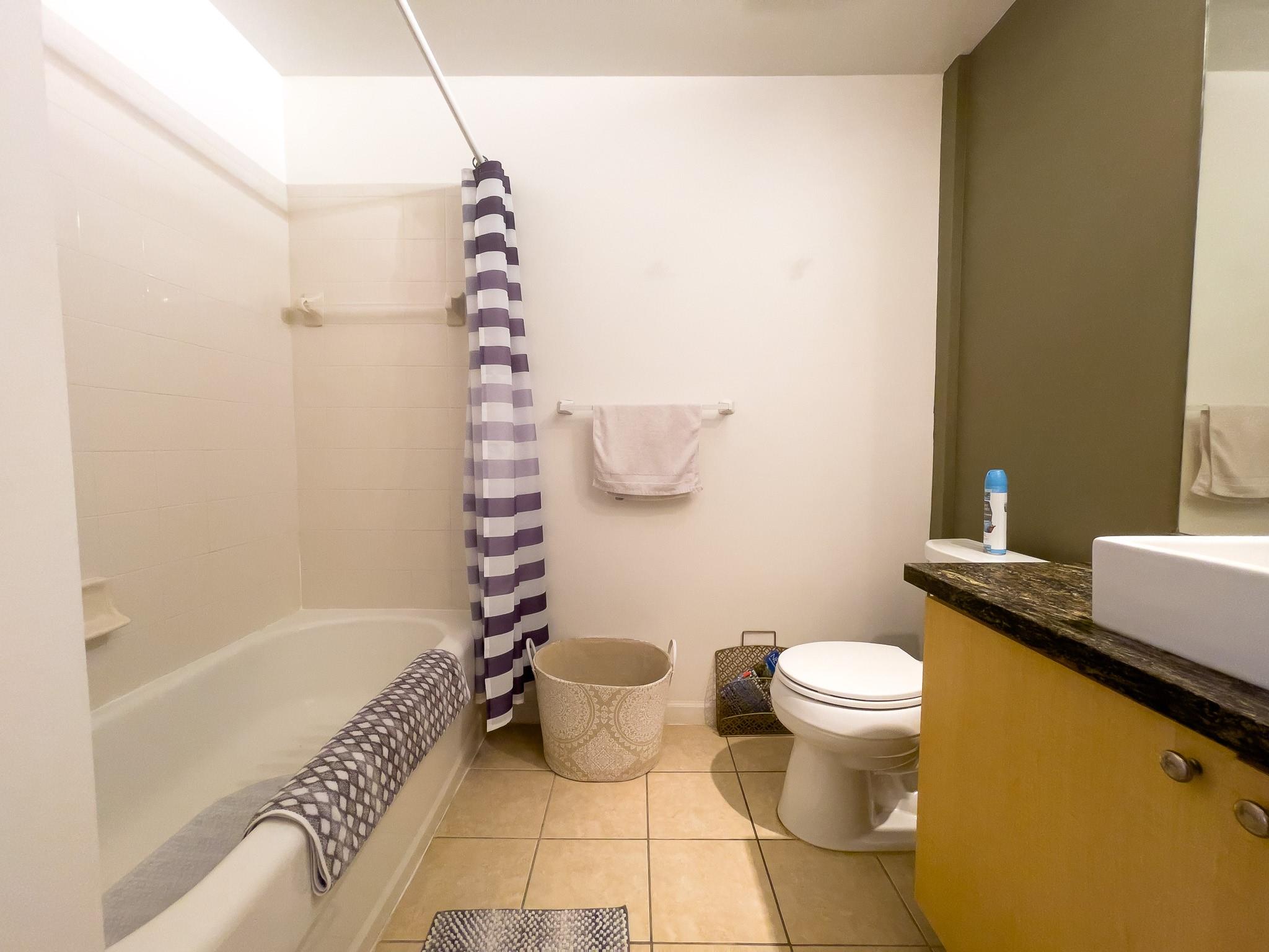 1900 Van Buren St 118B