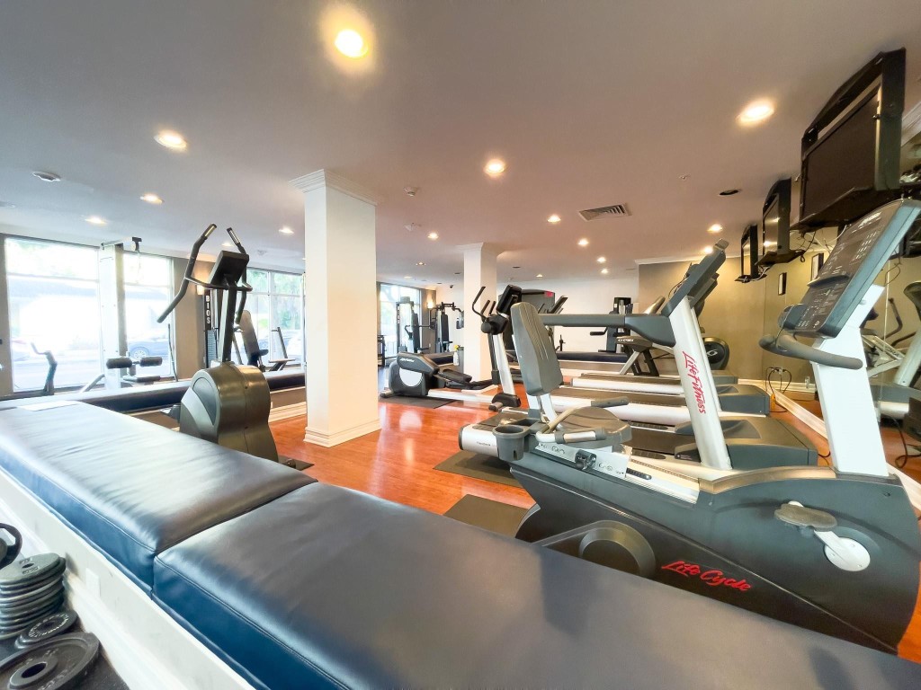 1900 Van Buren St 118B