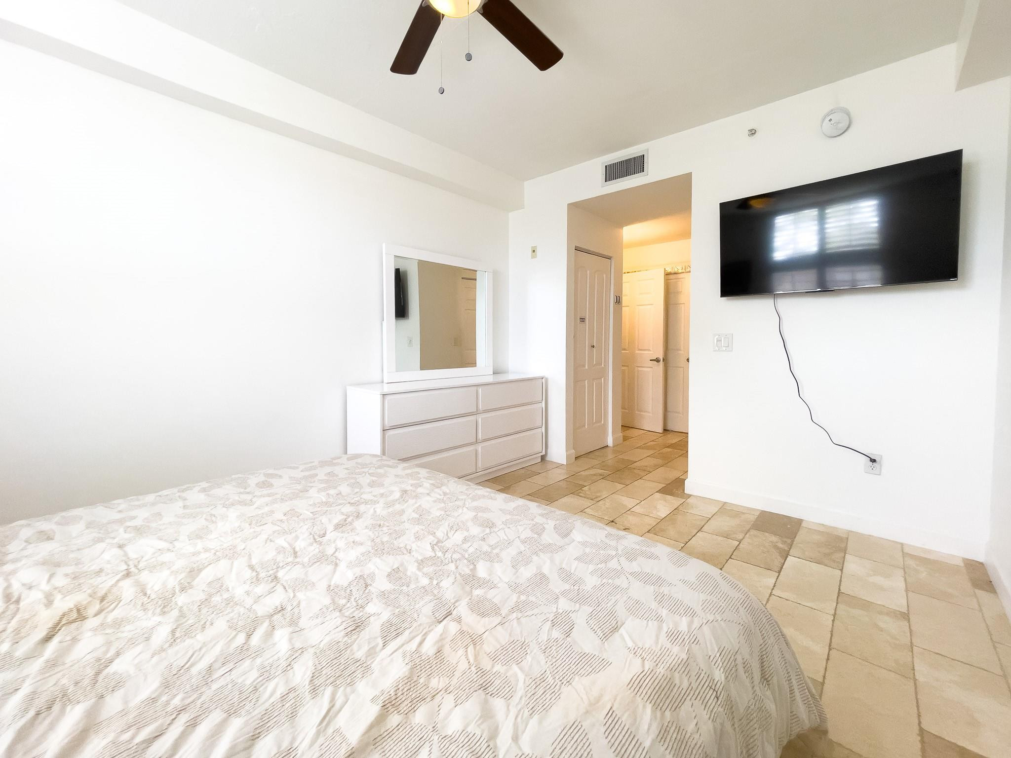 1900 Van Buren St 118B