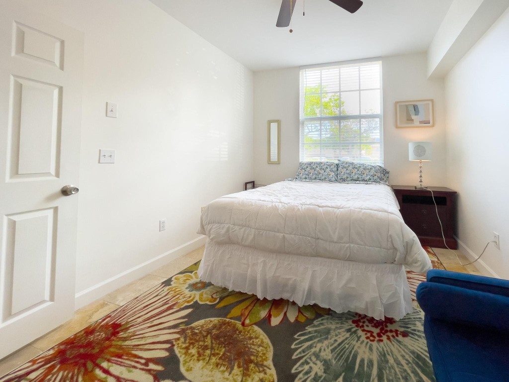 1900 Van Buren St 118B