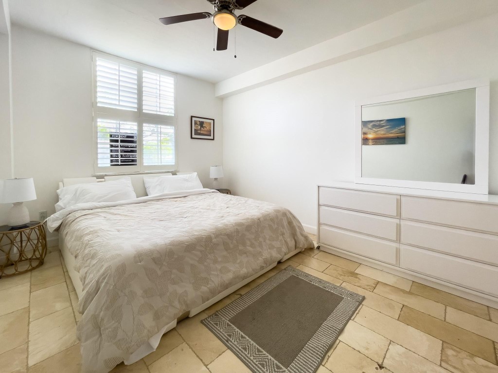 1900 Van Buren St 118B