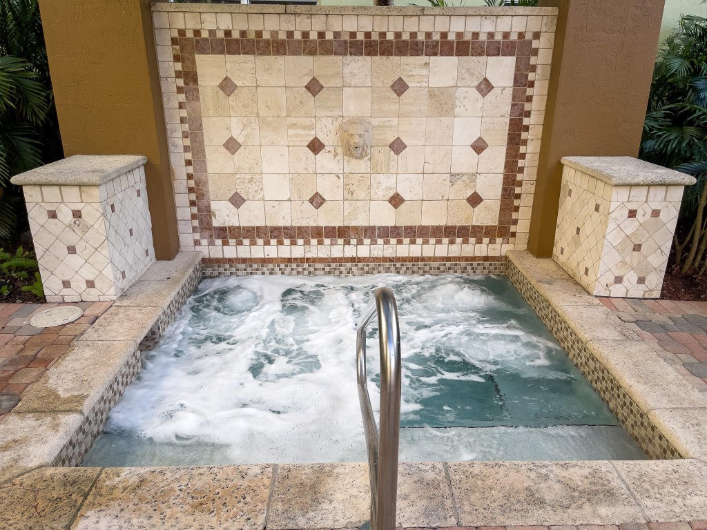 1900 Van Buren St 118B