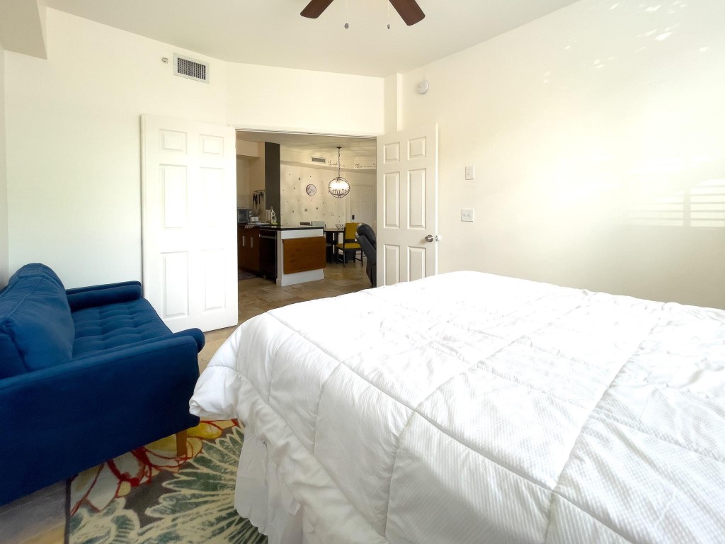 1900 Van Buren St 118B