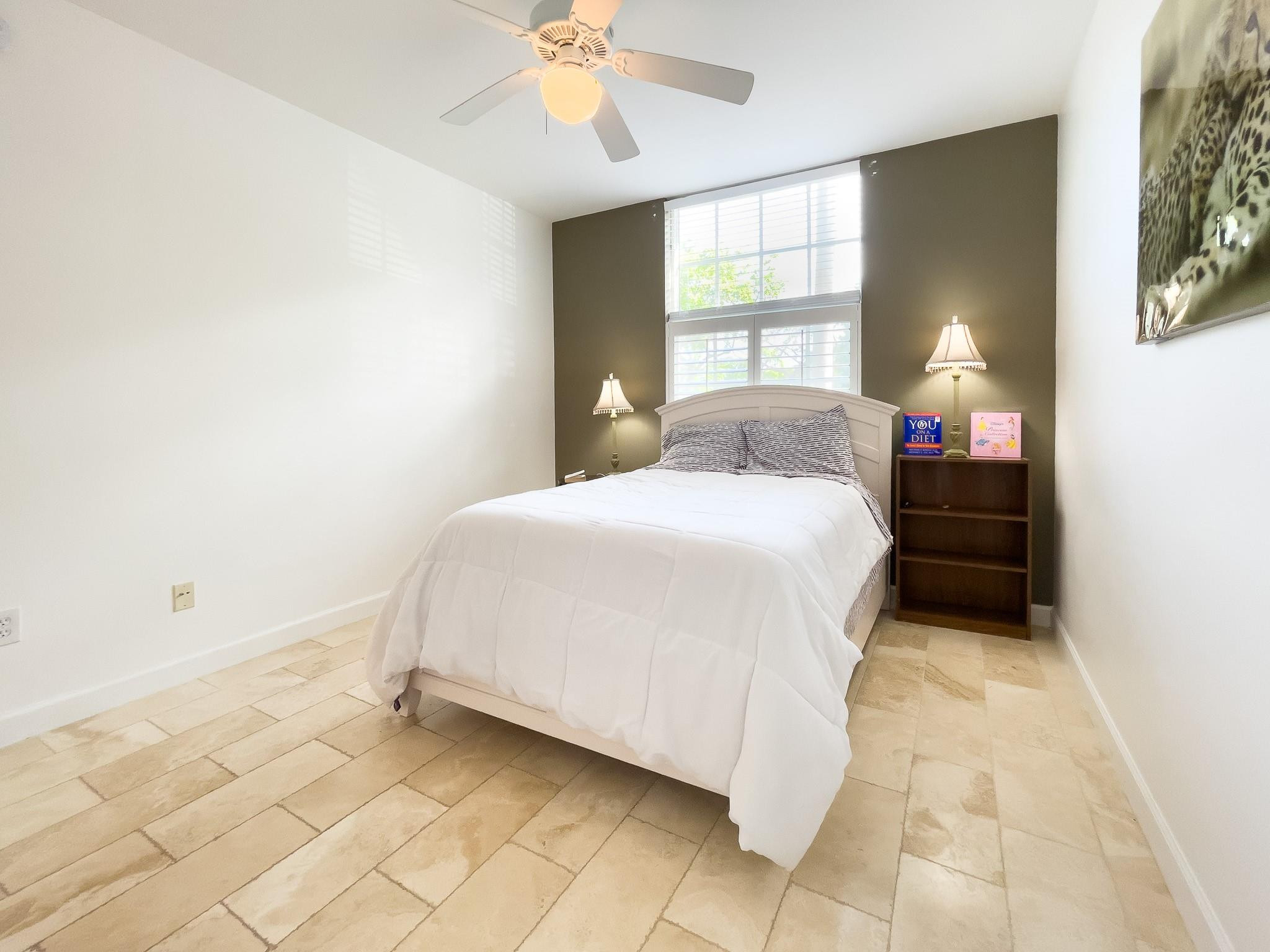 1900 Van Buren St 118B