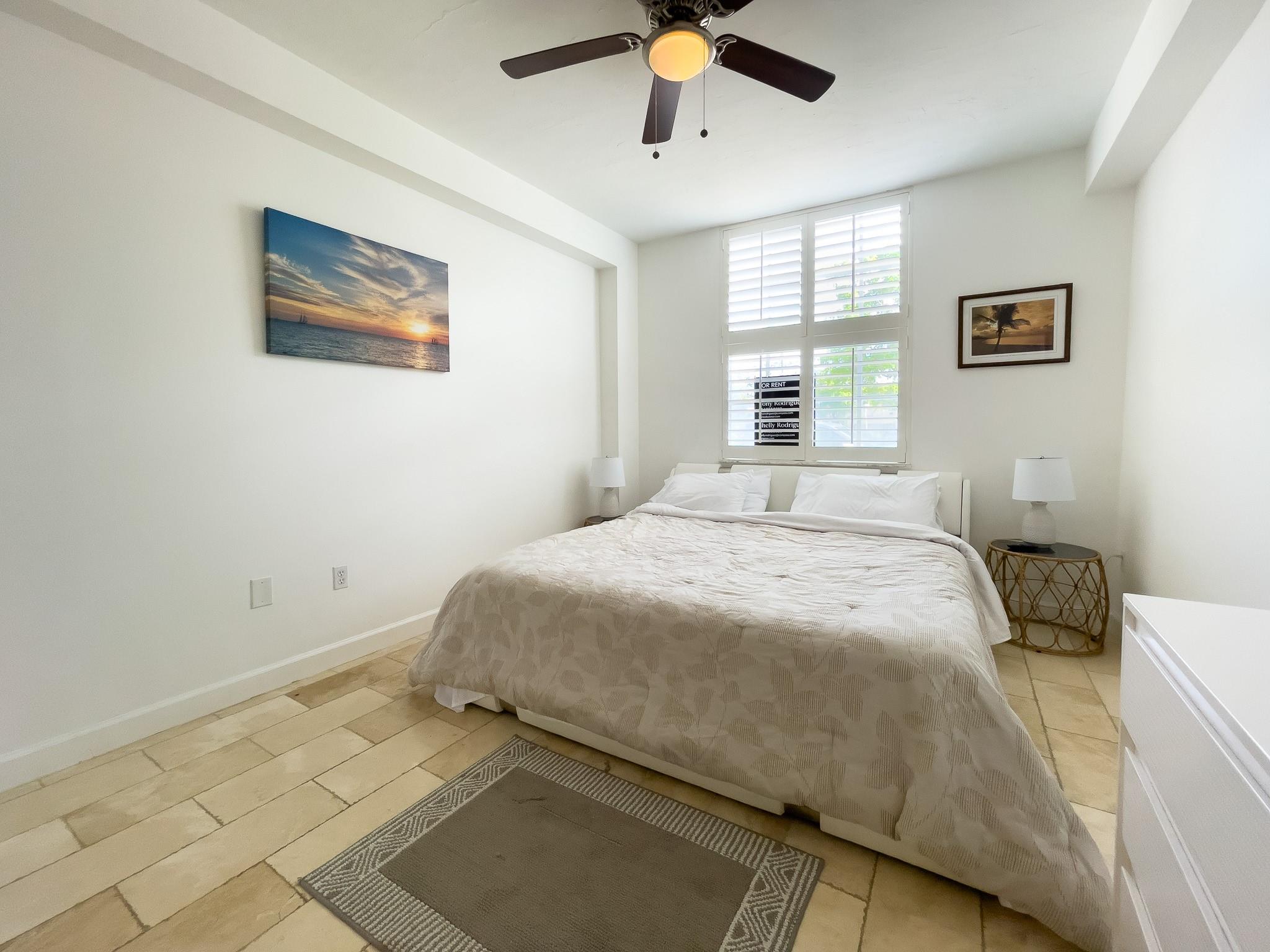 1900 Van Buren St 118B