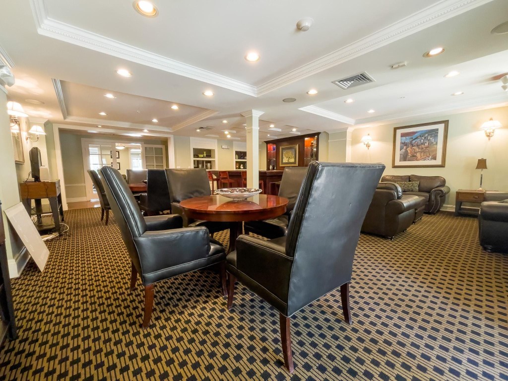 1900 Van Buren St 118B