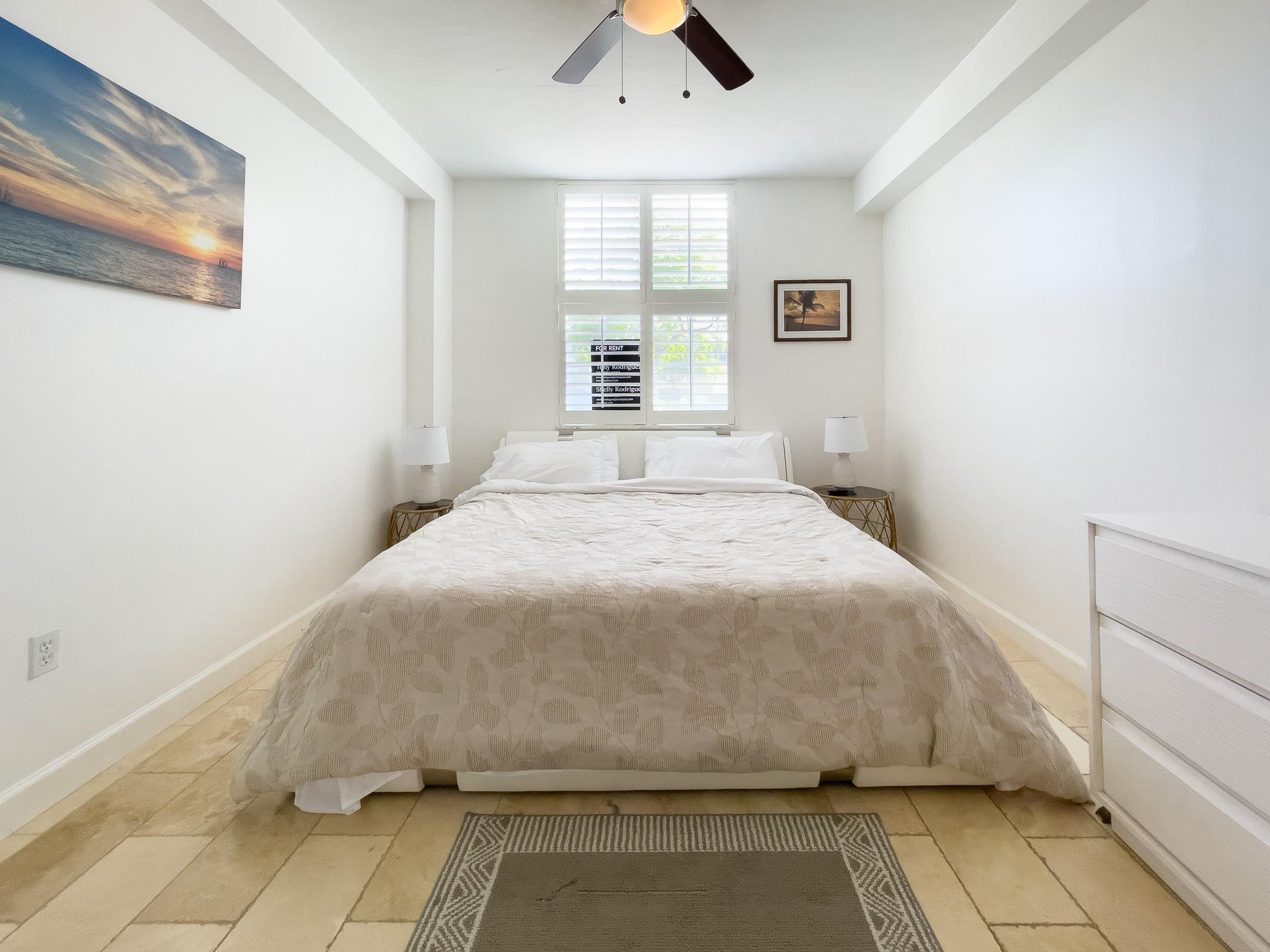 1900 Van Buren St 118B