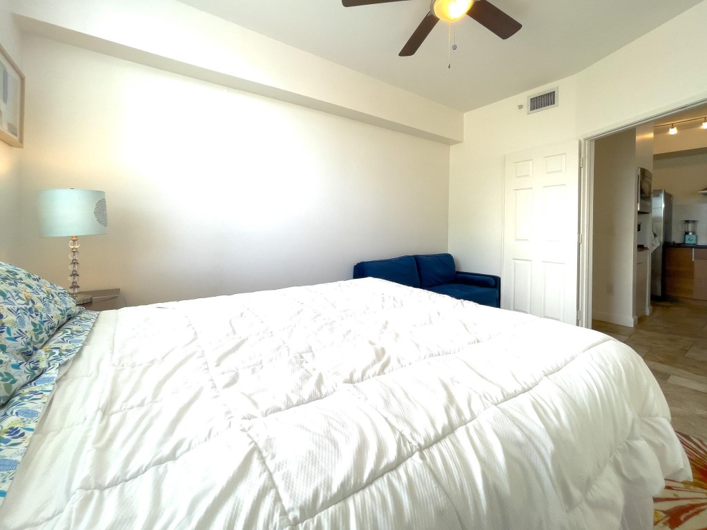 1900 Van Buren St 118B