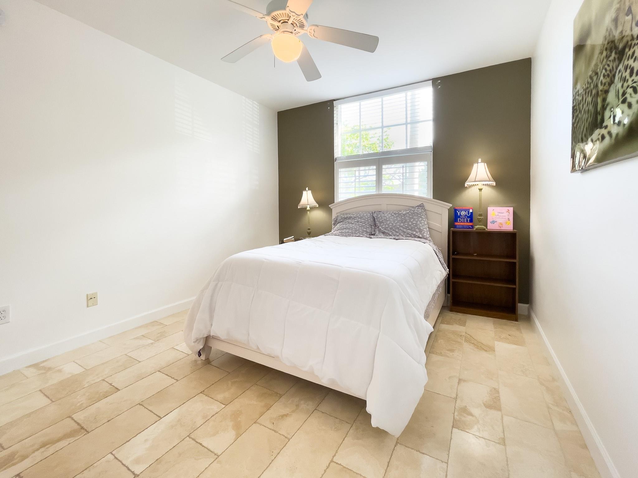 1900 Van Buren St 118B