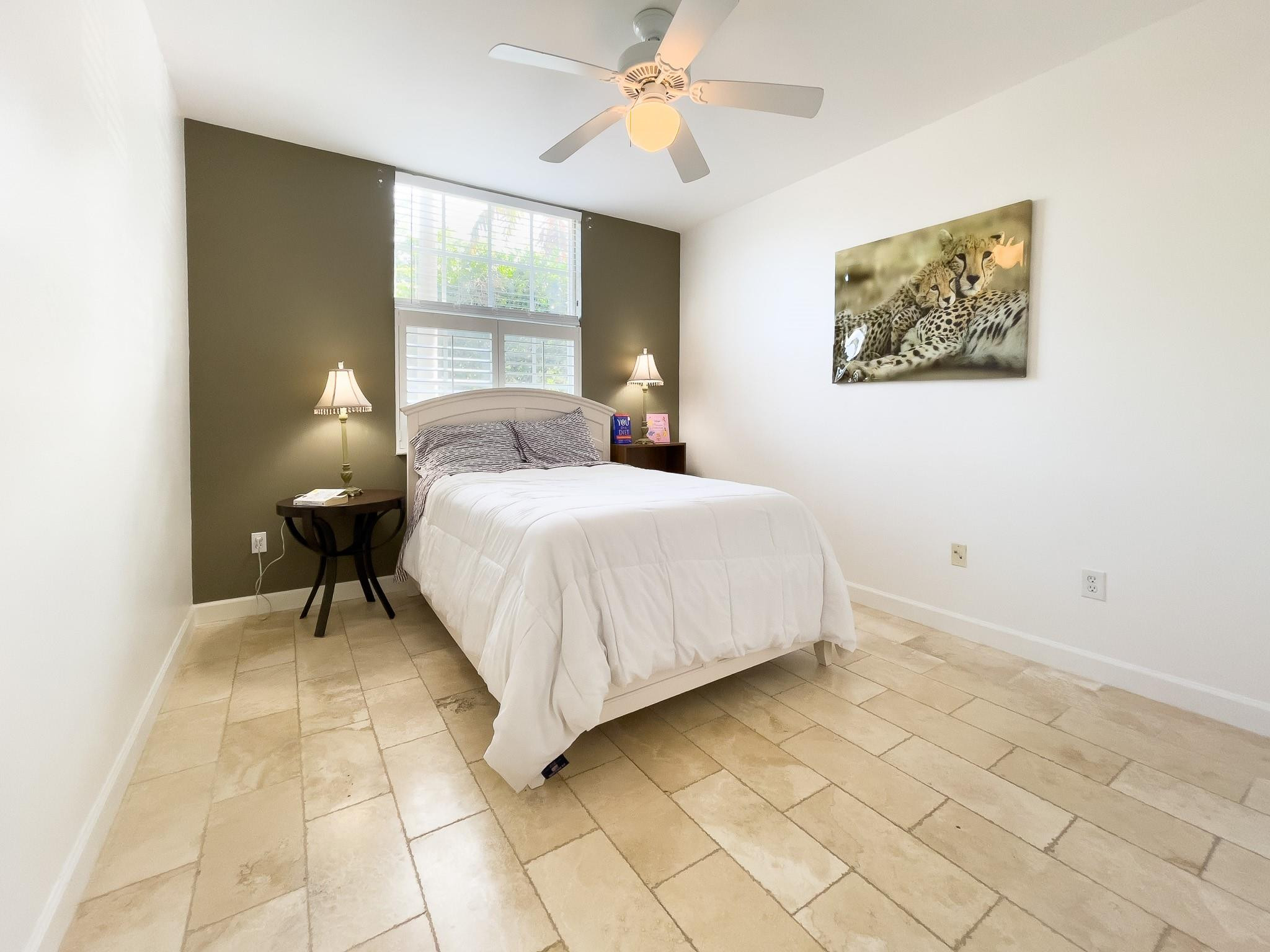 1900 Van Buren St 118B