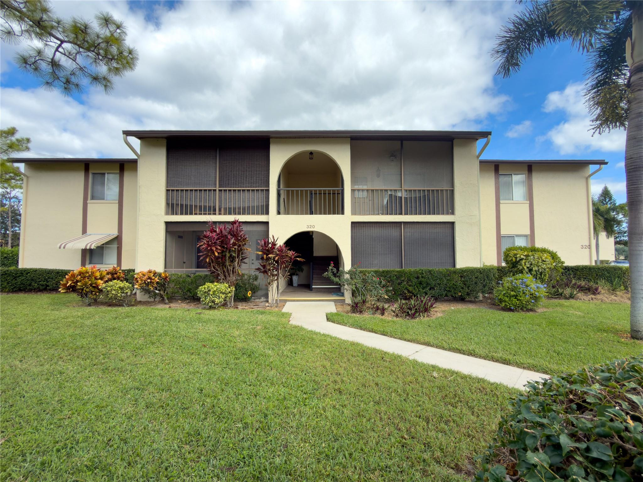 320 Knotty Pine Cir A2