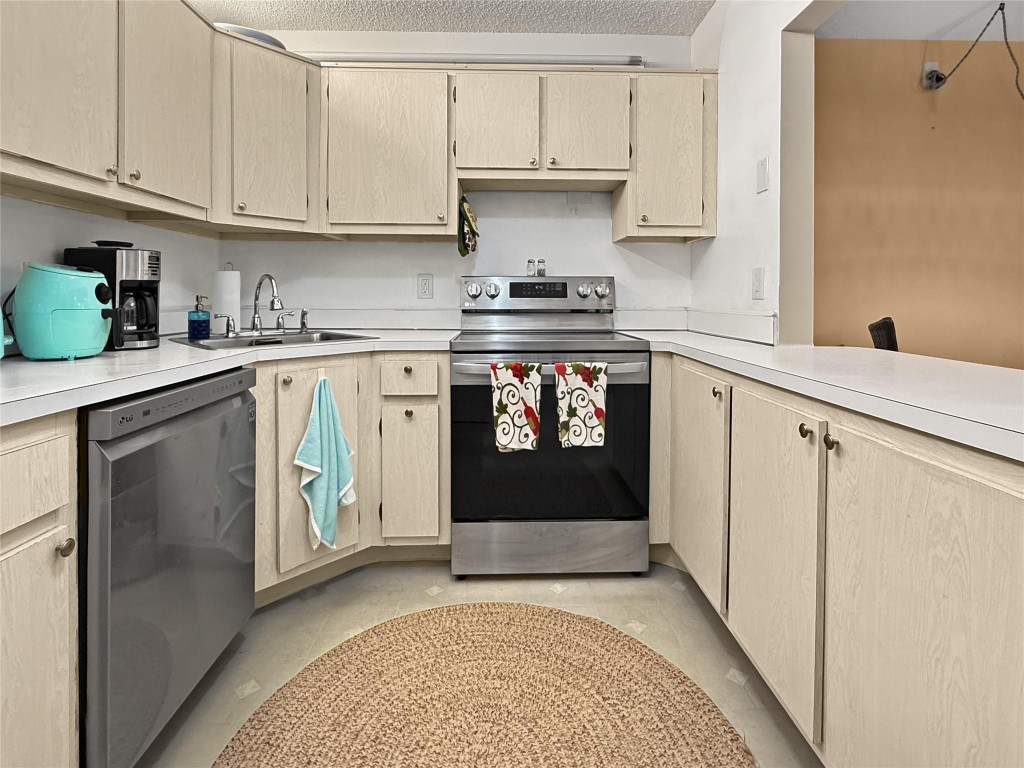 320 Knotty Pine Cir A2