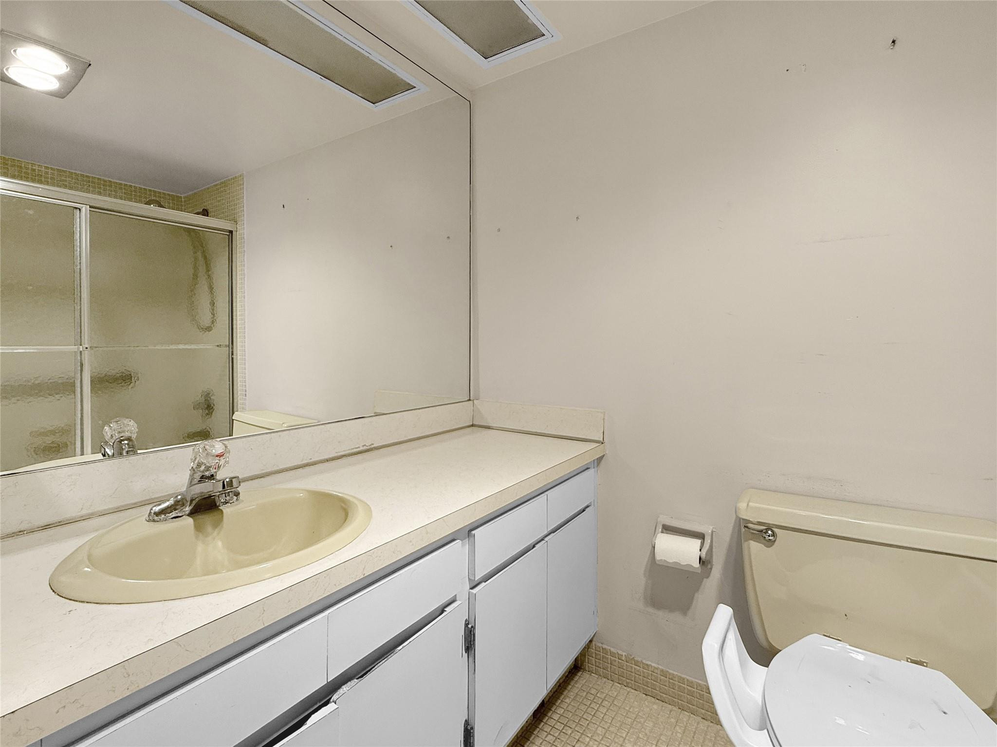 605 Oaks Drive 703