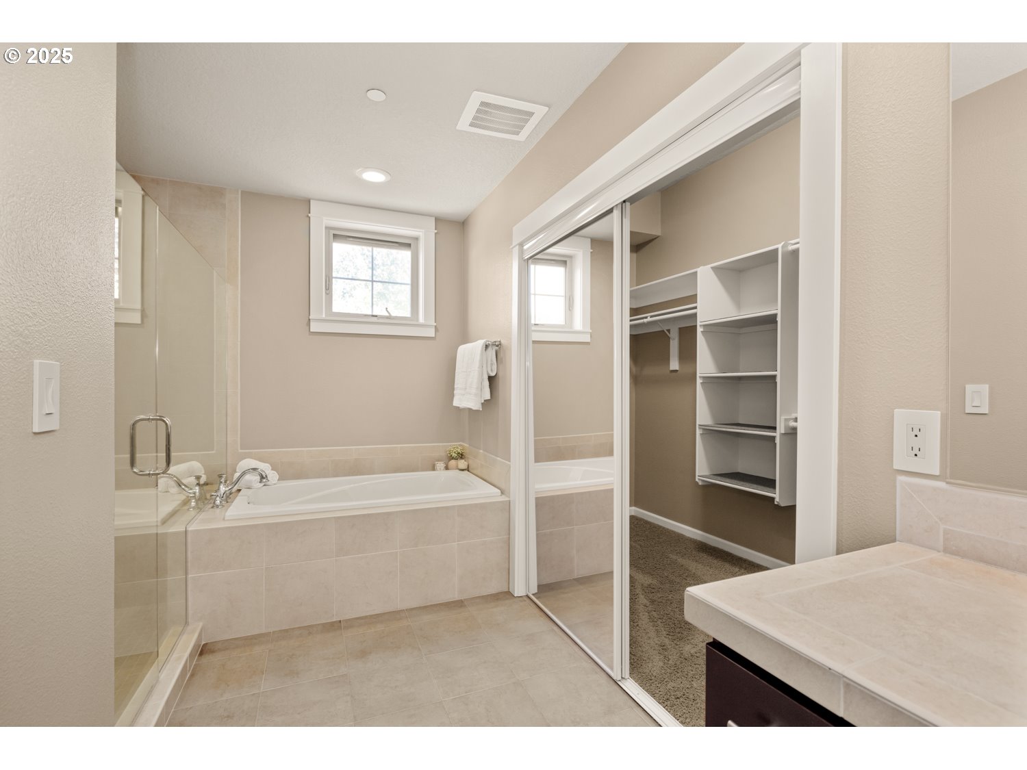 11709 SE CRESTED EAGLE LN E5, Happy Valley Unit: E5