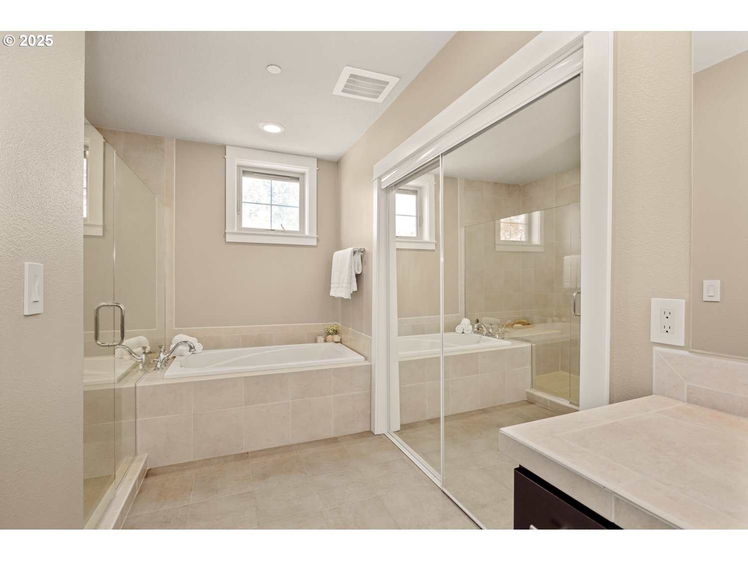 11709 SE CRESTED EAGLE LN E5, Happy Valley Unit: E5