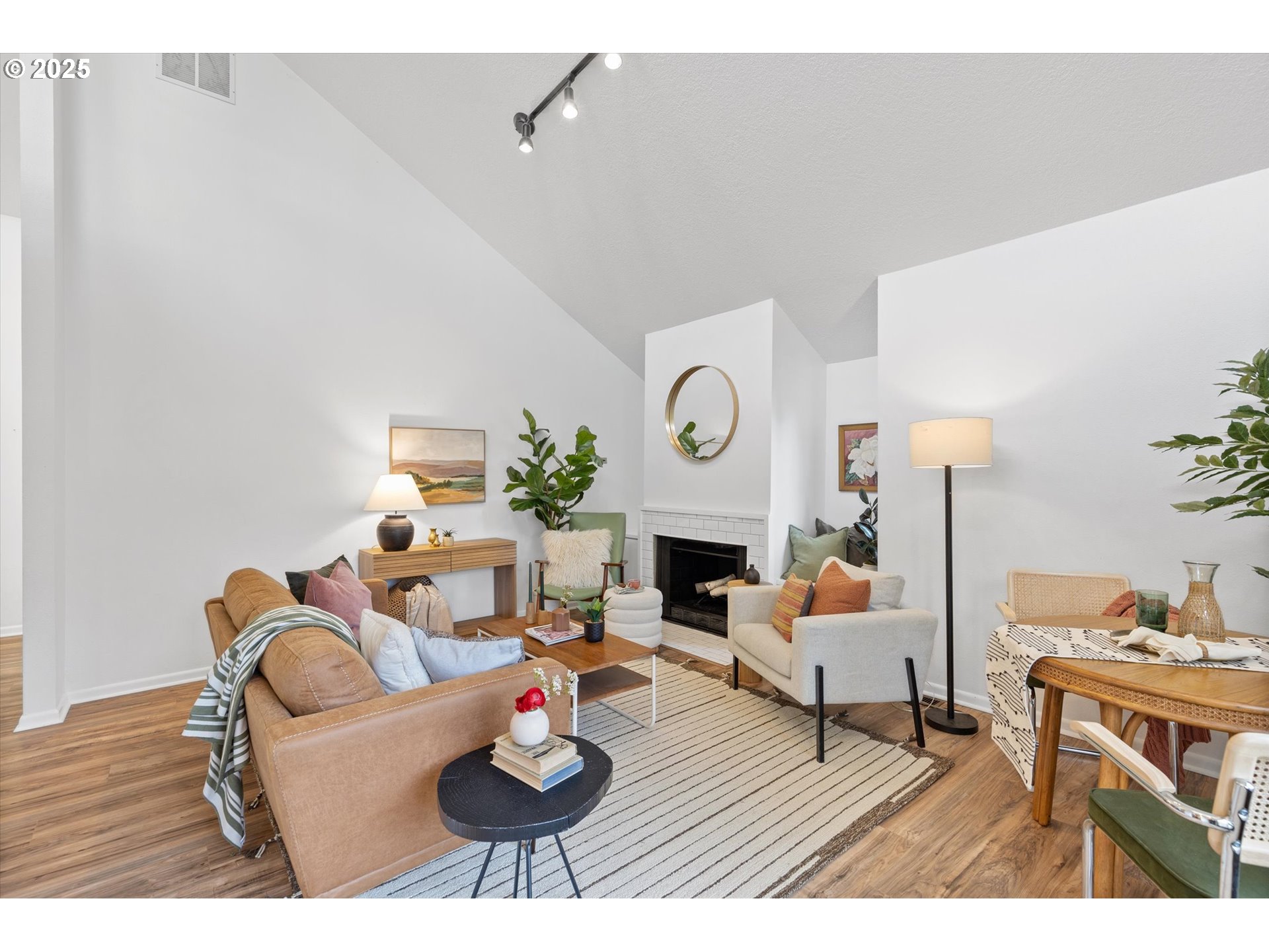 1693 SW MONTGOMERY DR