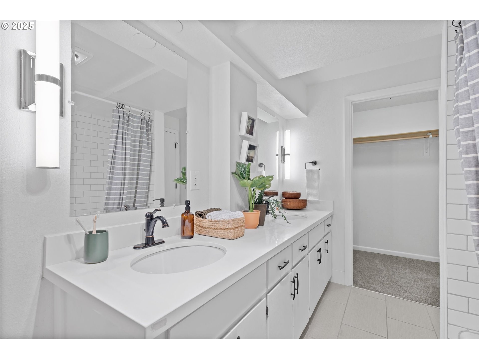 1693 SW MONTGOMERY DR