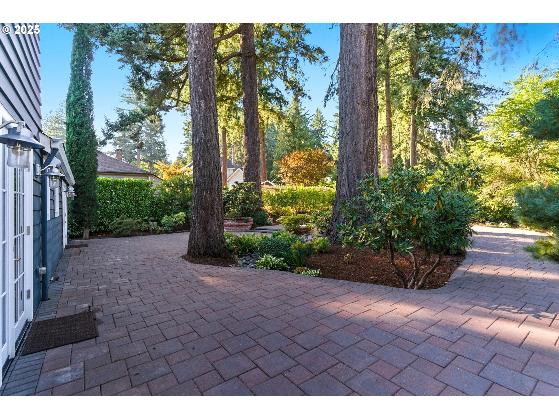 642 IRON MOUNTAIN BLVD