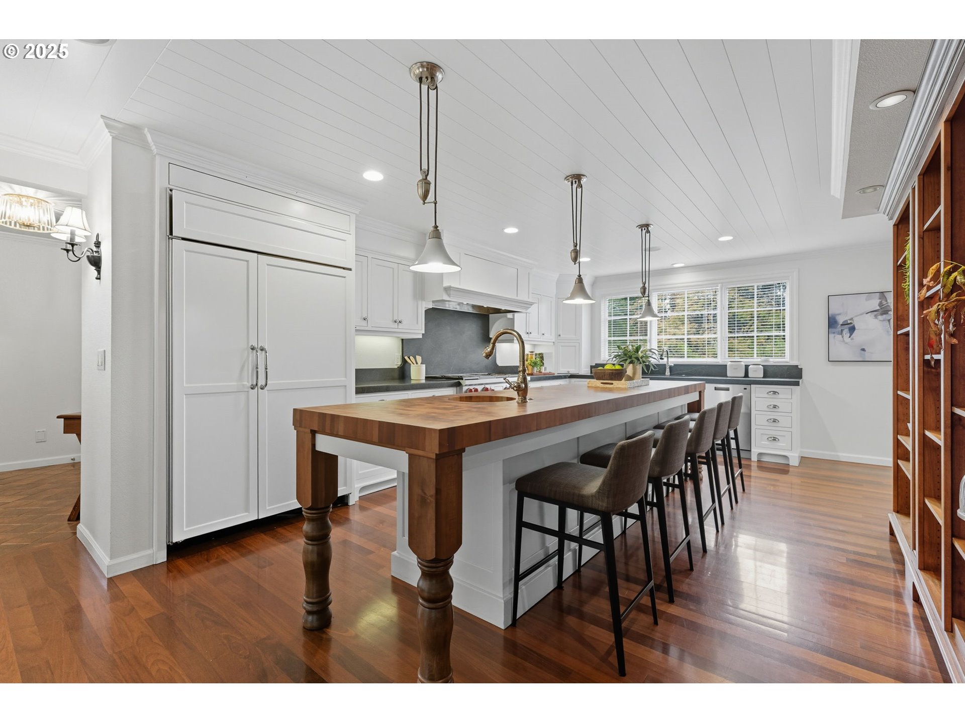 642 IRON MOUNTAIN BLVD