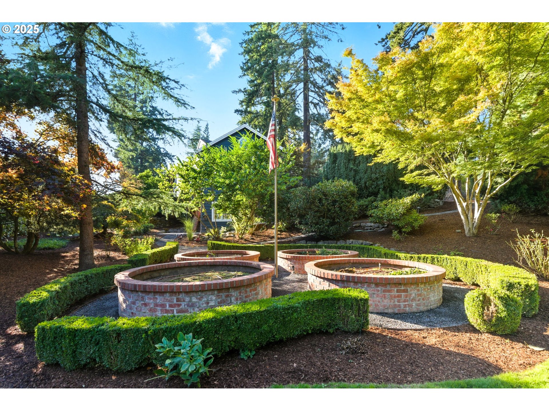 642 IRON MOUNTAIN BLVD