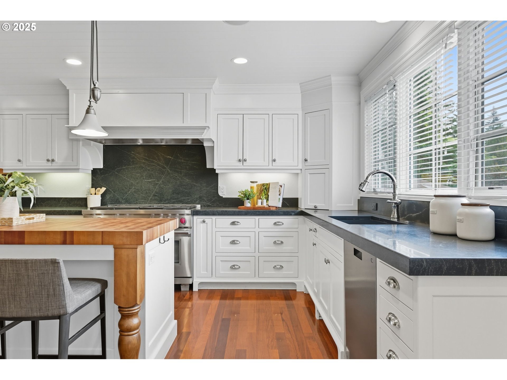 642 IRON MOUNTAIN BLVD