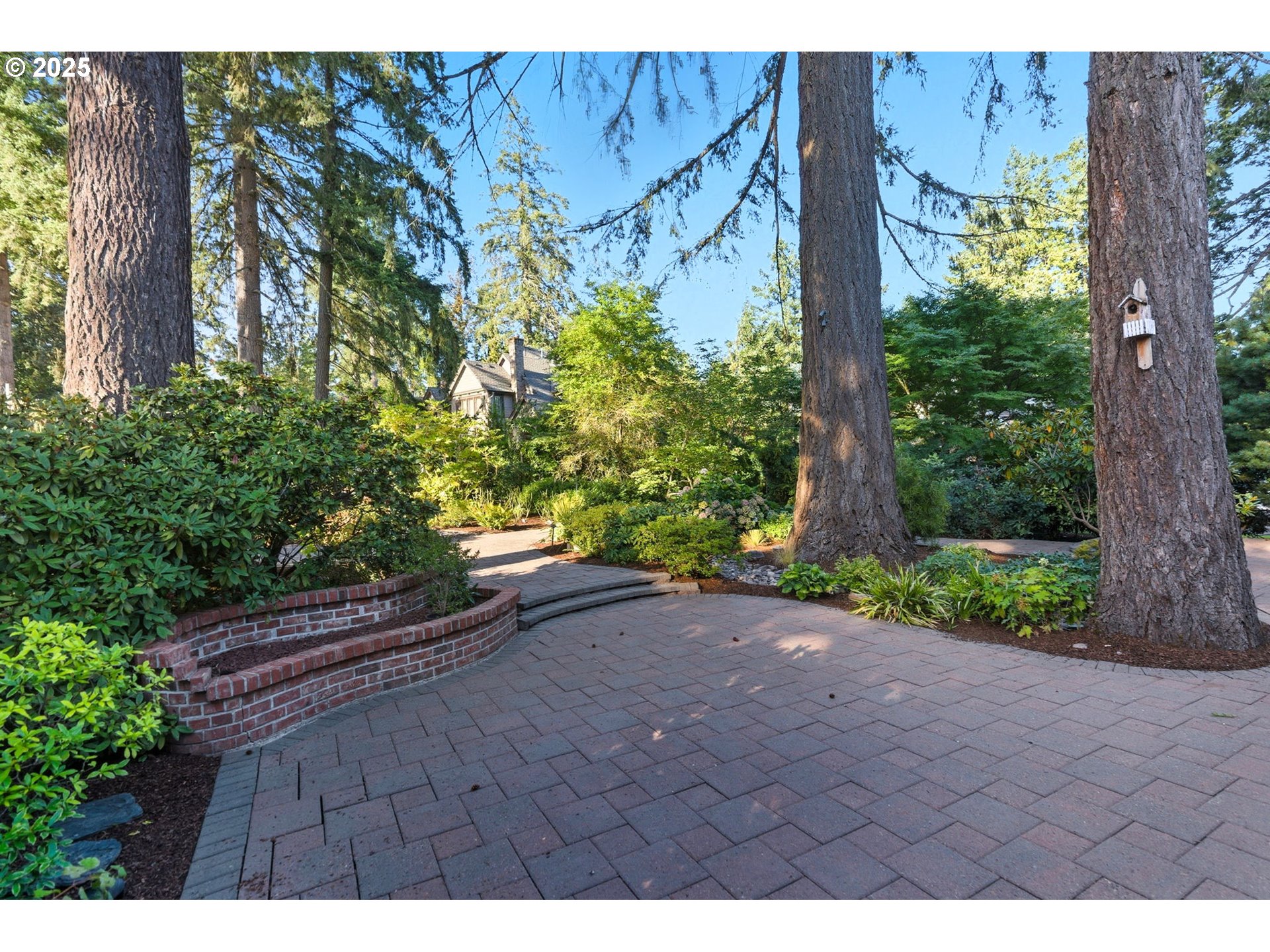 642 IRON MOUNTAIN BLVD