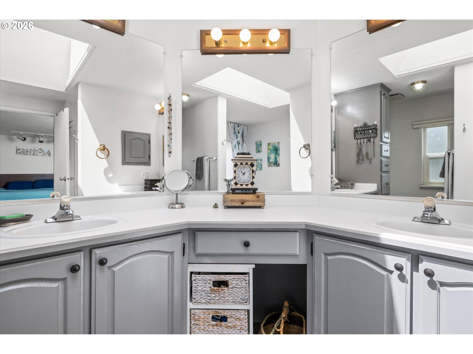 4055 ROYAL AVE 22