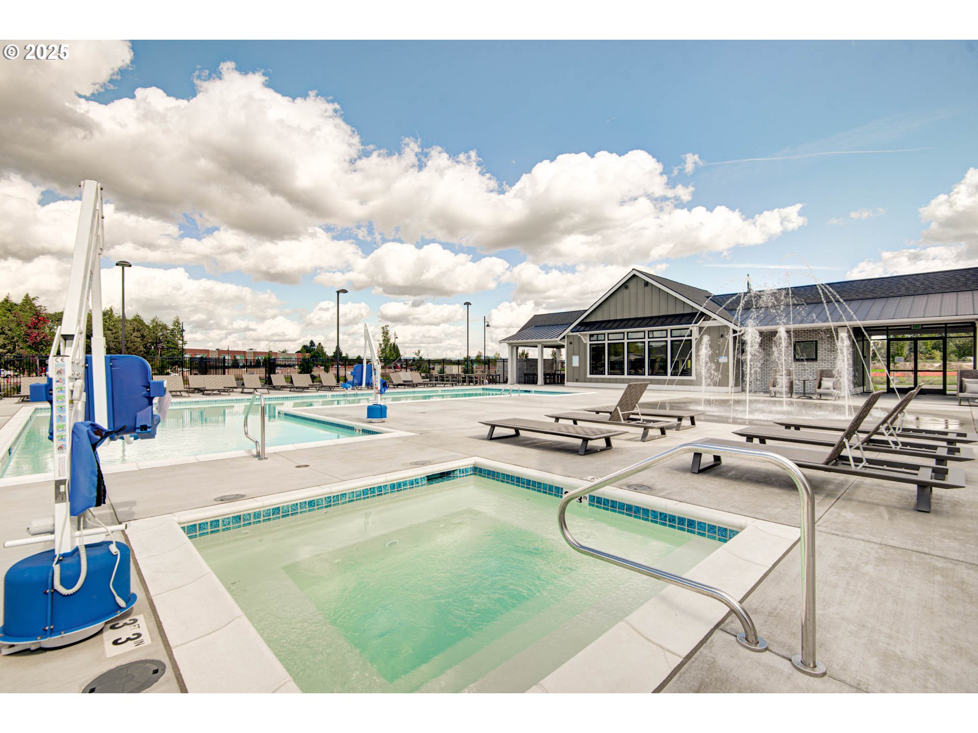 4244 SE CENTURY BLVD