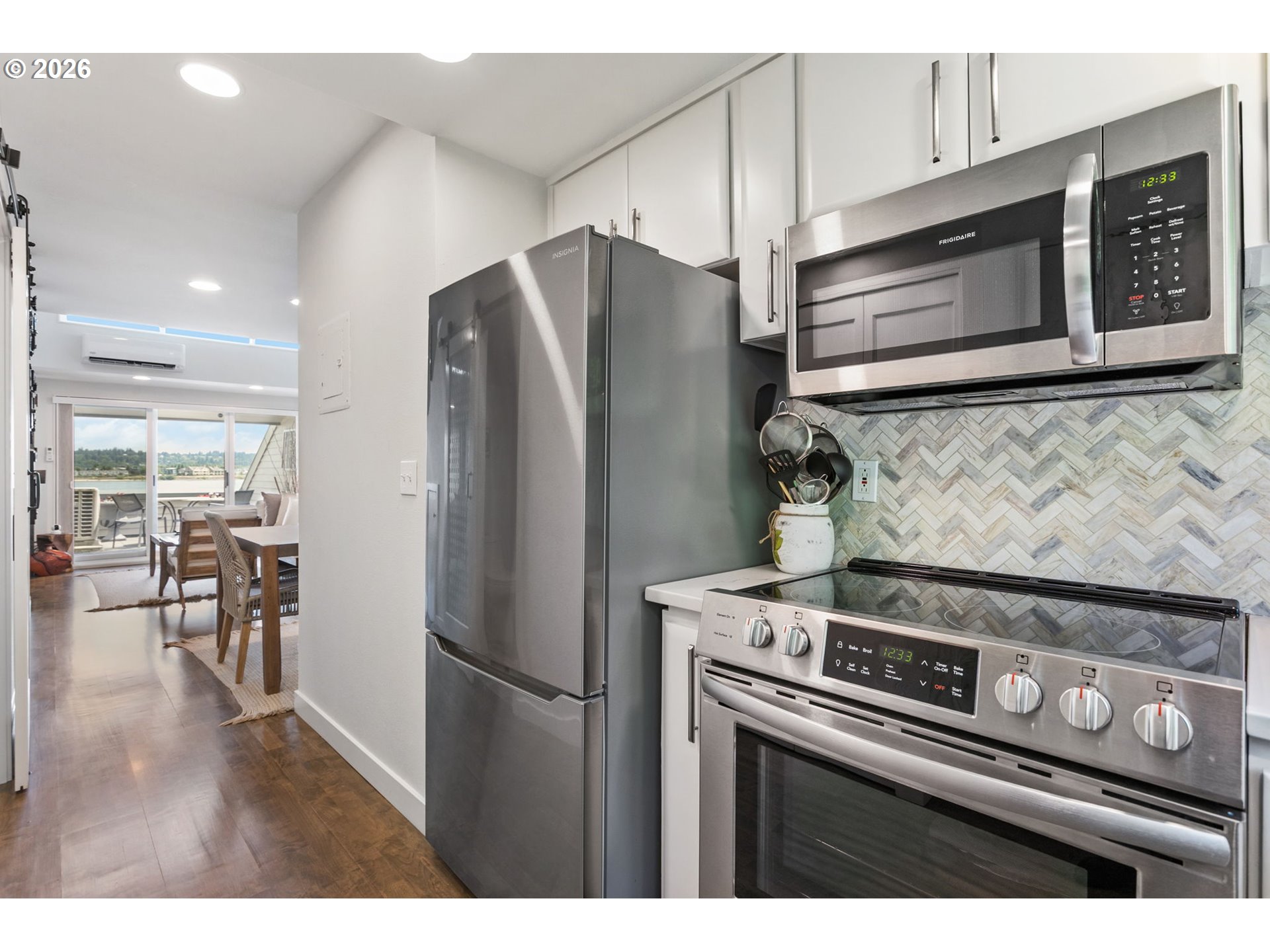 118 N HAYDEN BAY DR
