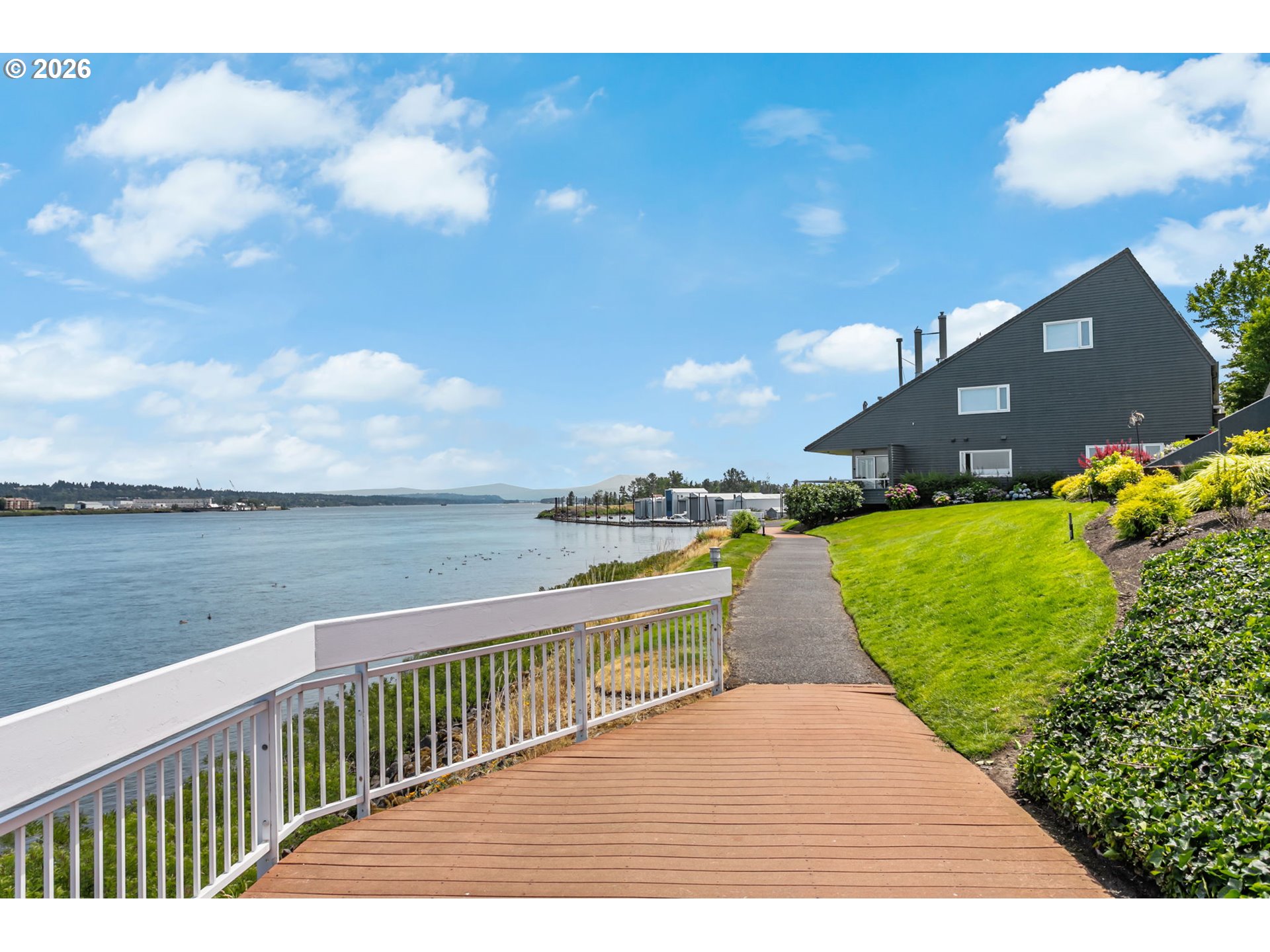 118 N HAYDEN BAY DR