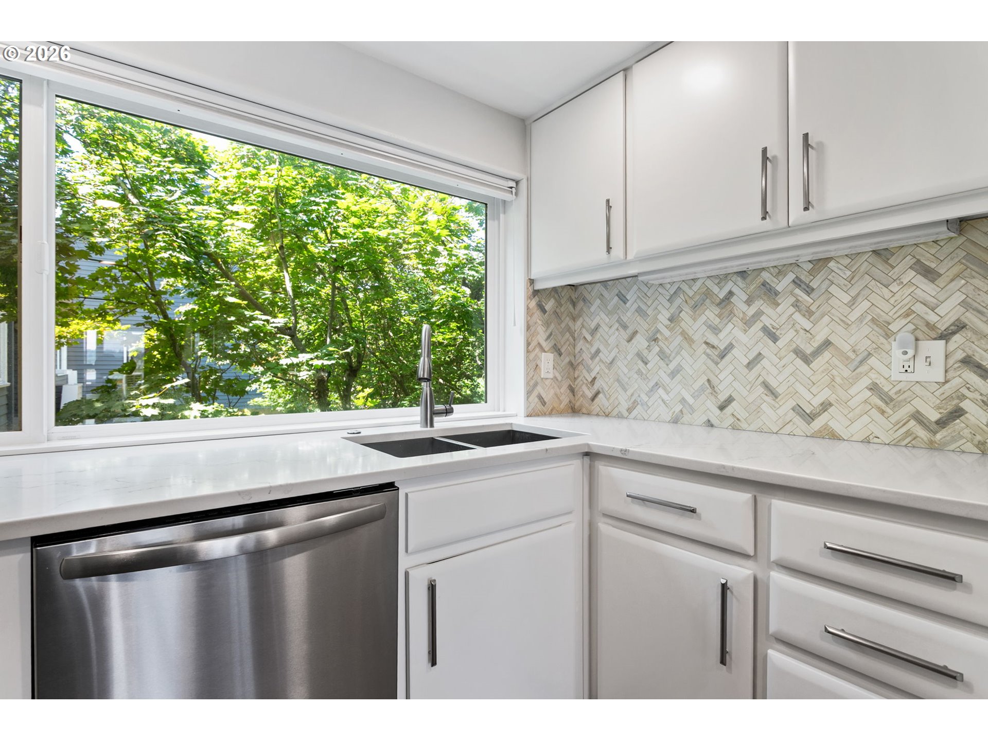 118 N HAYDEN BAY DR