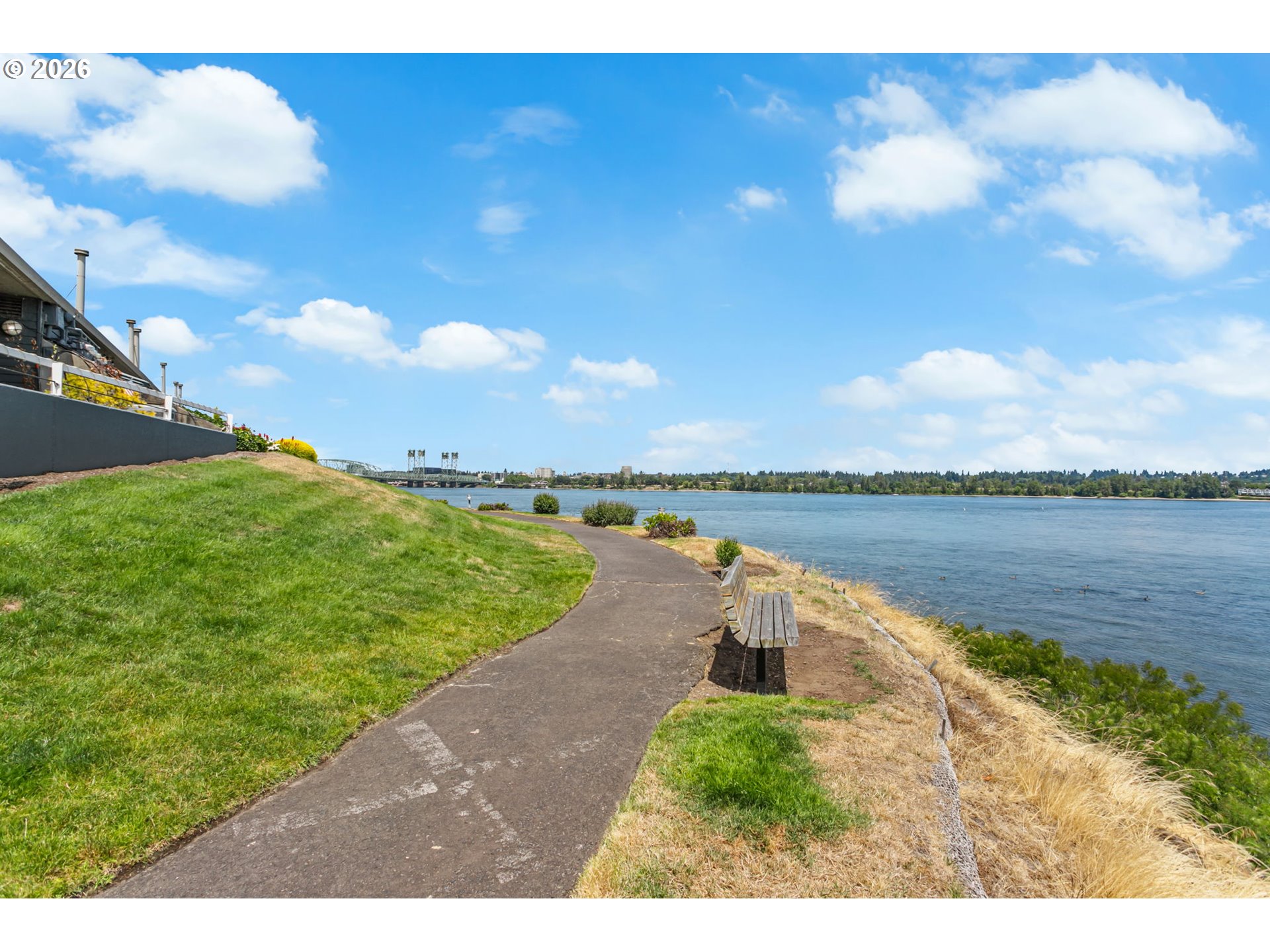 118 N HAYDEN BAY DR