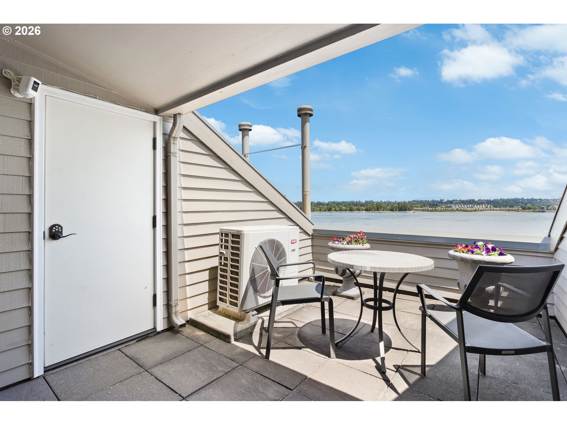 118 N HAYDEN BAY DR